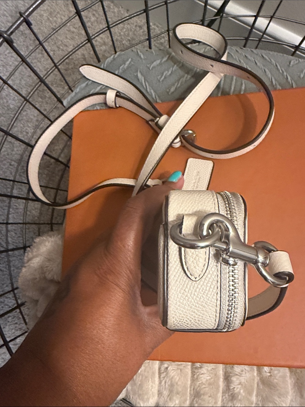 Coach Cream Leather Crossbody Bag with Strap - Picture 3 of 5